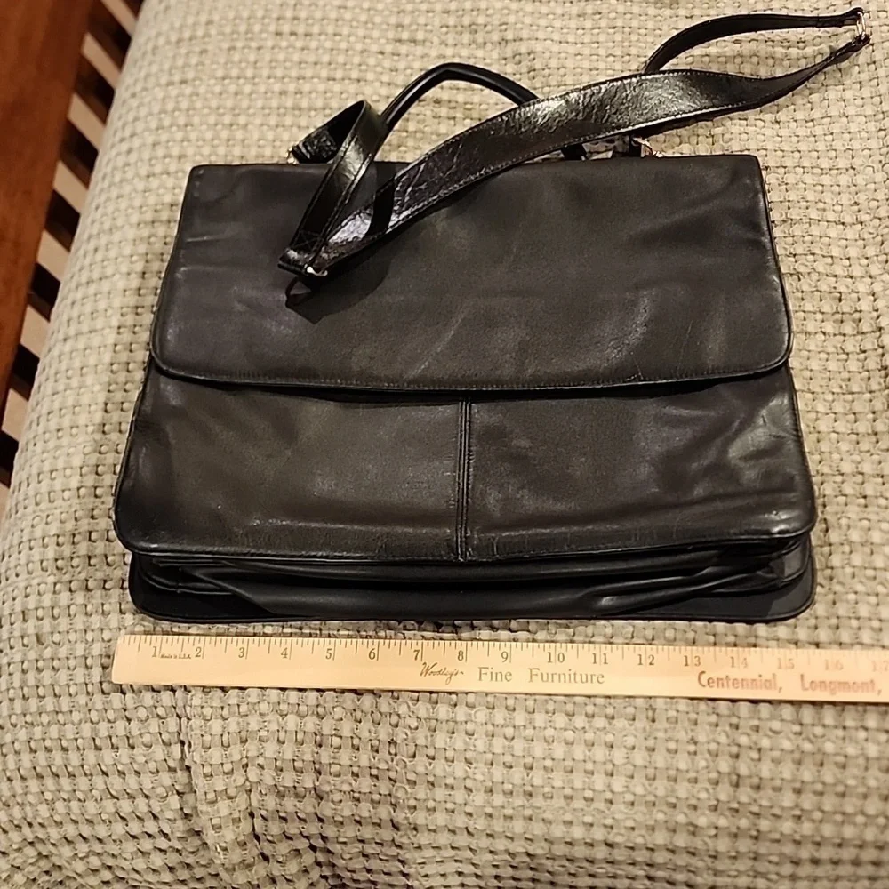 Carla Marchi messenger bag great condition